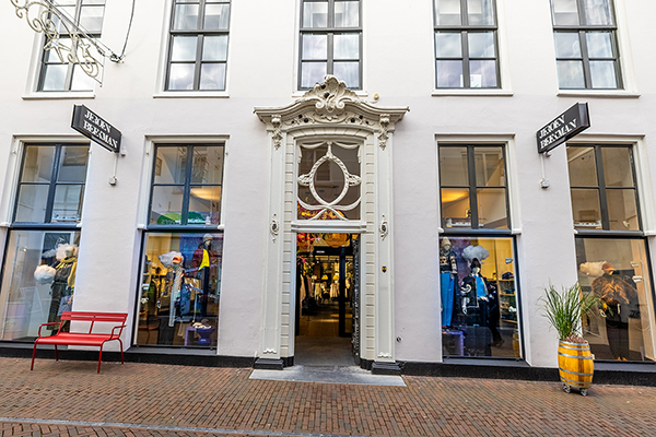 Donkerstraat 293841 CA Harderwijktel: 0341-432542